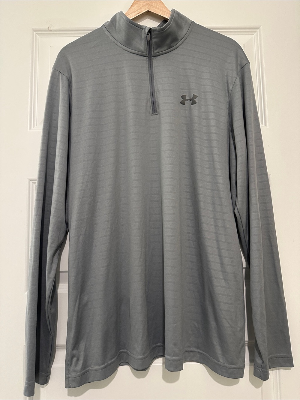 Under Armour Men’s Light Gray Quarter-Zip Performance Top
